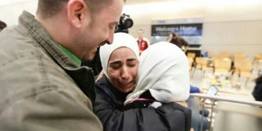 Larangan Trump Ditangguhkan Hakim James Robart, Tangis Haru Imigran Muslim Pecah di Bandara John F Kennedy