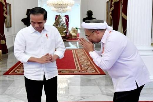 Jokowi Disebut Ngintip WA TNI-Polri, Ngabalin: Knowledge-nya Rendah!