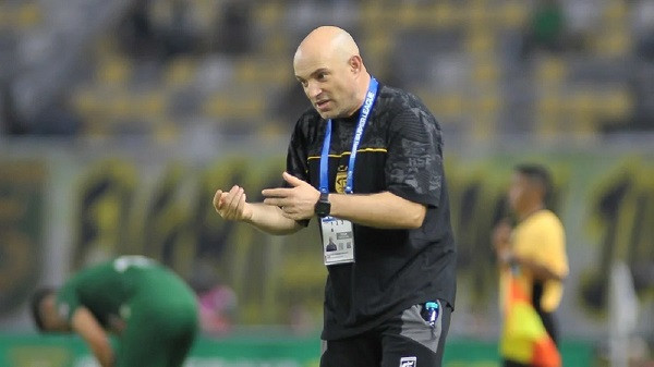 Eksperimen Tavares Jadi Warna Baru Permainan Persebaya
