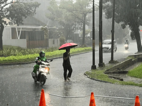 BMKG Prediksi Hujan Ringan hingga Sedang Guyur Jabodetabek Hari Ini