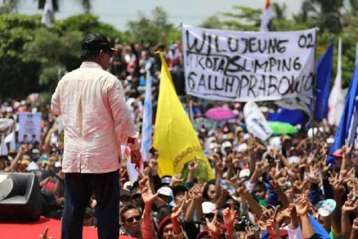 Saat Prabowo Terharu Melihat Spanduk Rakyat dan Merasa Aman dengan Rakyat
