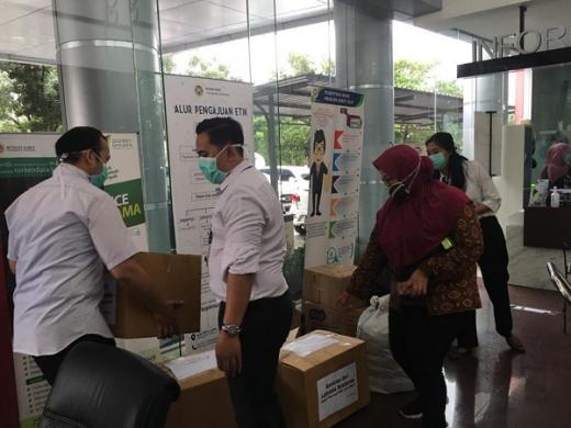 LaNyalla Academia Serahkan Bantuan APD dan Masker ke RS Unair Surabaya