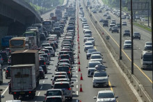 Belasan Ribu Kendaraan Arus Balik menuju Jakarta
