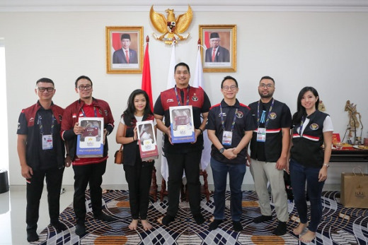 Kunjungi Rumah Indonesia di Pnom Penh, Menpora Dito: Silahkan Datang