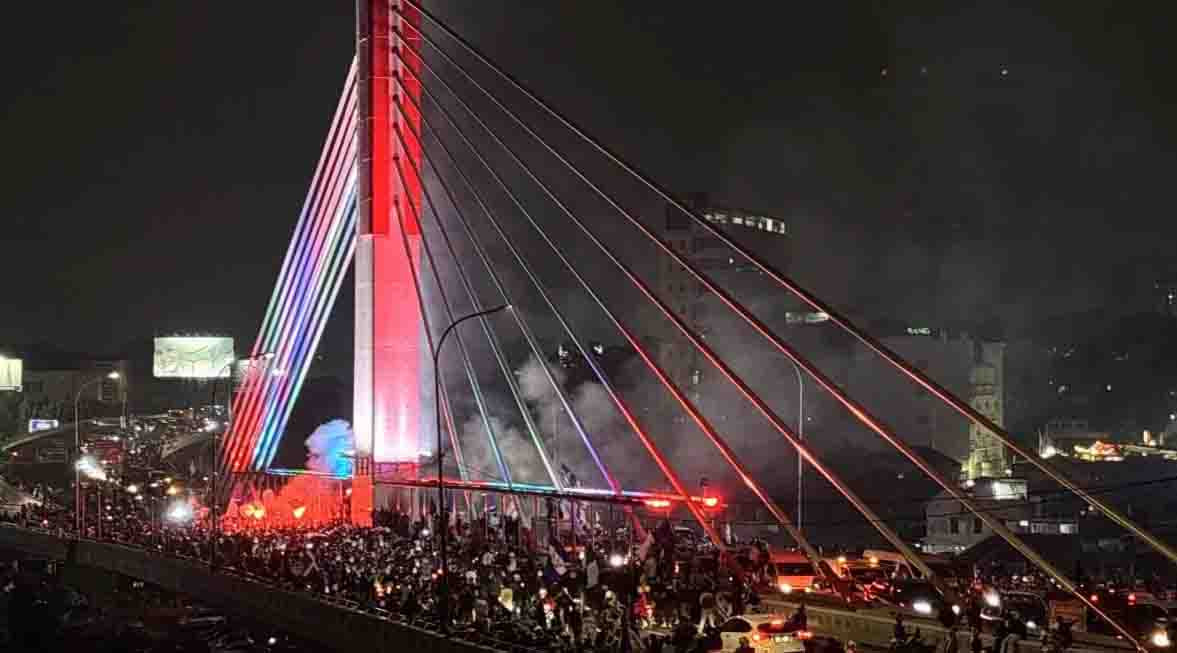 Euforia Kemenangan Persib Pecah di Bandung, Bobotoh Tumpah Ruah di Pasupati Rayakan Persib Juara Liga 1