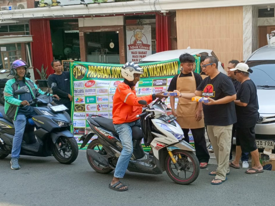 PJBW Pekan ke-78, Gandeng FBJ dan Q Coffee, Salurkan 150 Paket Makanan untuk Warga Jakarta