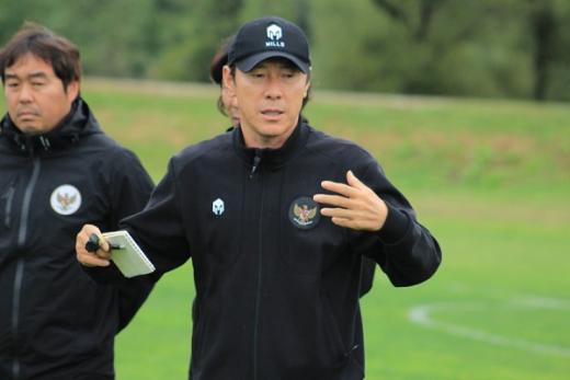 Terkena Tracking, Shin Tae-yong Tunda ke Indonesia