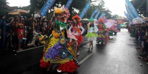 Meski Hujan, Malang Flower Carnival 2016 Tetap Heboh