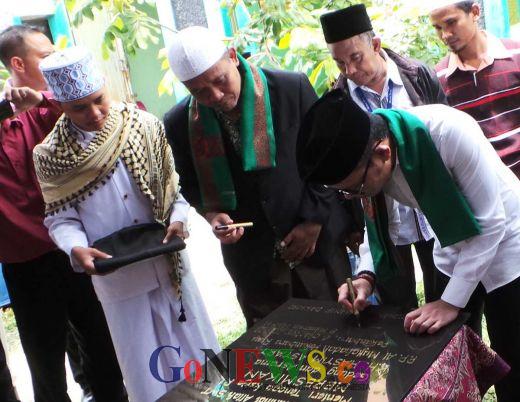 Resmikan Gedung Ponpes Al-Mujtahadah Pekanbaru, Menakertrans Minta Gubernur Riau Perhatikan Nasib Santri