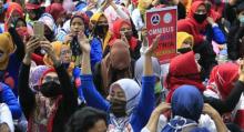 Emak-emak Dominasi Unjuk Rasa Buruh Tolak Omnibus Law di Bandung