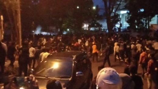 Demo Tolak UU Cipta Kerja Chaos, Polisi Tangkap 11 Demonstran di Bandung