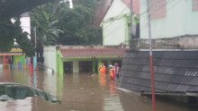 Tembok MTsN 19 Pondok Labu Roboh Diterjang Banjir, Diduga 3 Siswa Meninggal