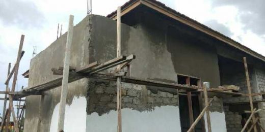 Proyek Pembangunan Rumdis Camat Di SBT Mangkrak