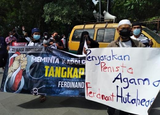 Desak Kapolri Tangkap Ferdinand Hutahaean, Sekelompok Orang di Solo Gelar Aksi Demo