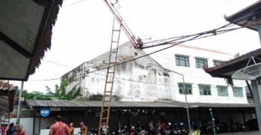 Tower Televisi Roboh, Seisi Gedung DPRD Kocar Kacir Menyelamatkan Diri