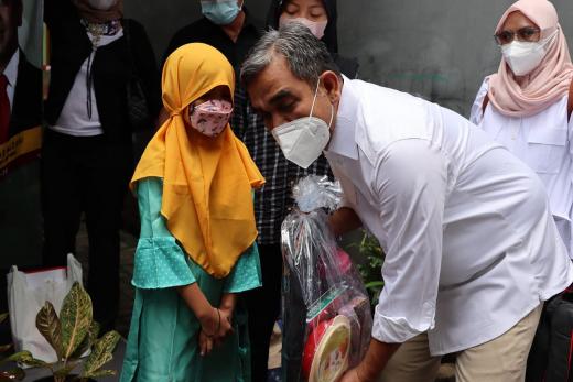 HUT ke-14 Gerindra, Anak Buah Prabowo Sebar Sembako dan Santunan Yatim