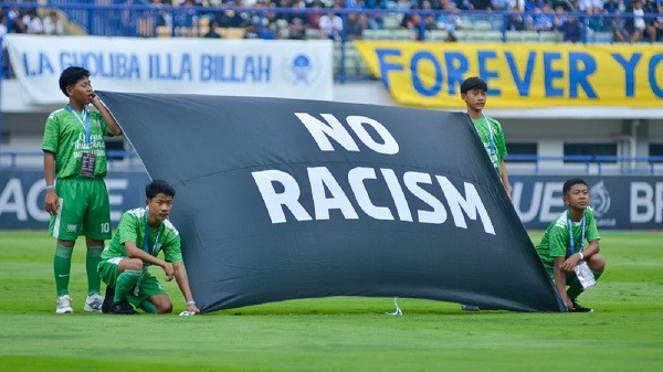 Dukungan Persib Bandung Melawan Rasisme