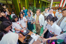Buat 1.000 Lilin dari Minyak Jelantah, SMAN 13 Jakarta Diganjar Rekor MURI