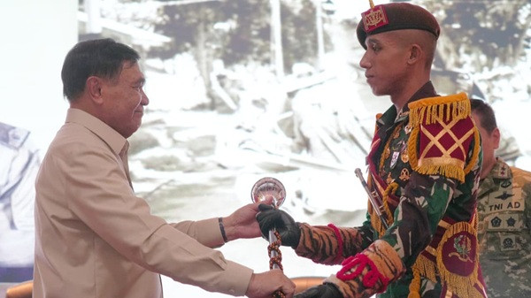 Menko Polkam ke Taruna Akmil: Pangkat Bukan Simbol, Dekatlah dengan Prajurit dan Terus Belajar