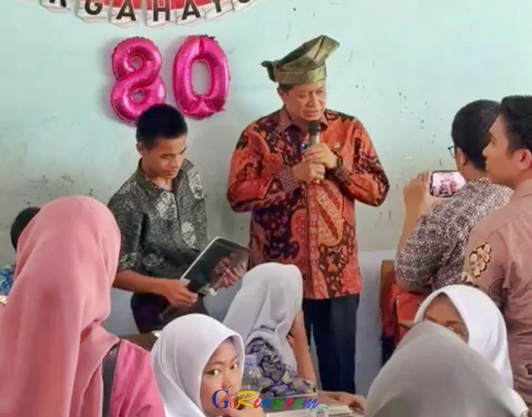 Program Makan Gratis di Pekanbaru Disorot Wamen, Anak Sekolah Antusias