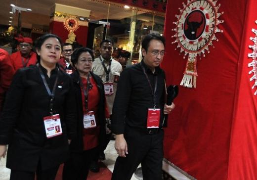 Jaga Trah Soekarno, Peluang Jokowi Gantikan Mega Lebih Kecil Dibanding Puan atau Prananda