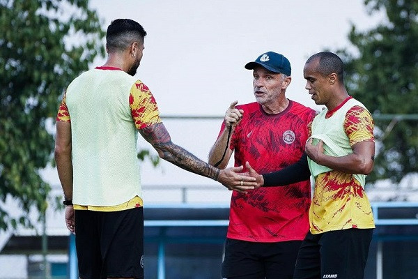 Joel Cornelli Sebut Ada Keuntungan Arema FC Jalani Empat Laga Kandang