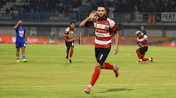 Dimitar Mitkov Jadi Satu-satunya Pemain Cetak Brace di Pekan Pertama