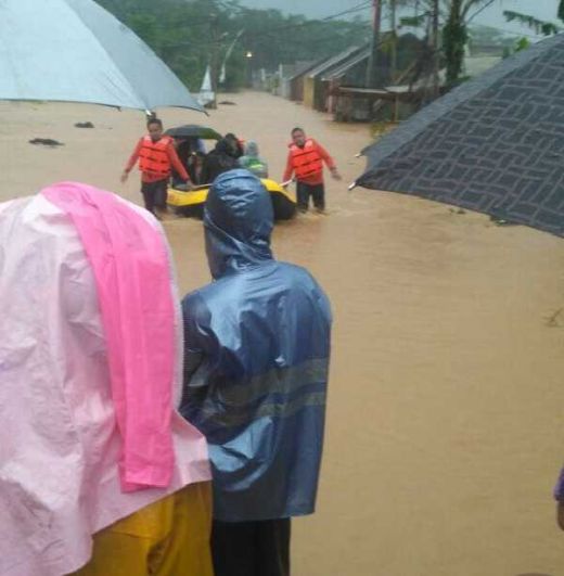 Inalillahi... 4 Orang Dinyatakan Meninggal Dunia saat Banjir dan Longsor Terjang Pangandaran