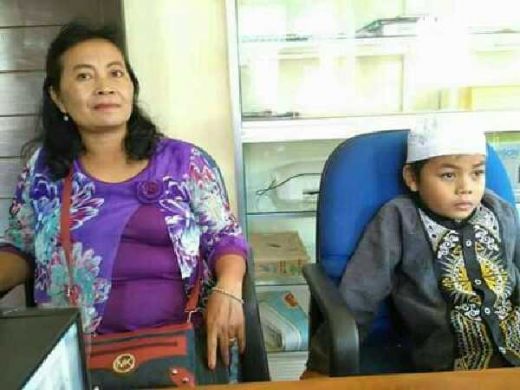 Meski Kedua Orang Tuanya Non Muslim, Yogi, Bocah 8 Tahun Ini Resmi Memeluk Islam Karena Ingin Jadi Pendakwah