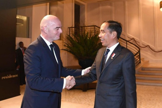 Jokowi Bersyukur Sepakbola Indonesia Tak Disanksi FIFA