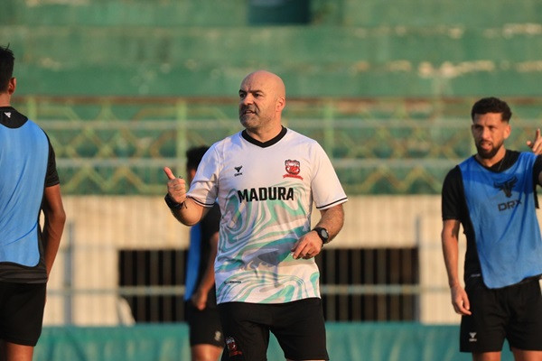 Alasan Paulo Meneses Tangani Madura United FC