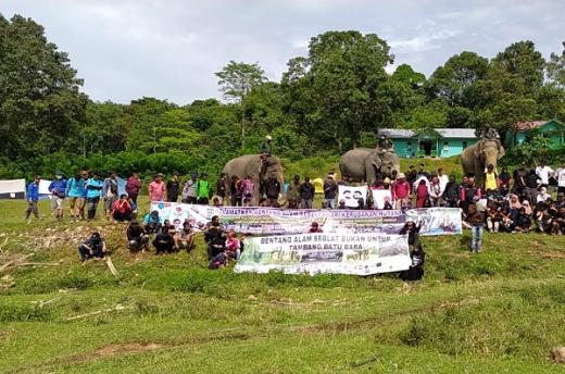 Aksi Kemah Seblat, 47 Komunitas Desak Jokowi Cabut Izin Tambang PT Inmas Abadi
