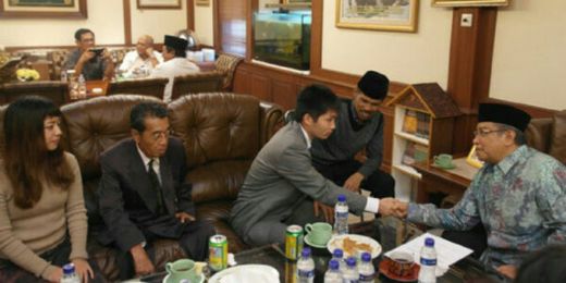 Setahun Tinggal di Indonesia, 2 Warga Jepang Putuskan Masuk Islam