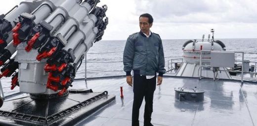 Datang ke Natuna Jokowi Tenangkan Nelayan