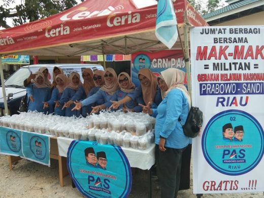 Sosialisasikan Prabowo Sandi, Emak-emak GRN PAS Riau Kembali Gelar Jumat Berbagi