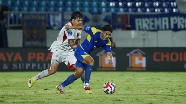 Arema FC Melorot ke Peringkat 11 Klasemen Sementara