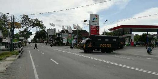 Bentrok dengan FPI, Anggota TNI dan Panwaslu Jadi Sasaran Amukan Massa PDIP