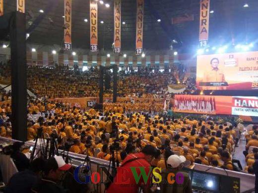 OSO Masih Nunggu Jokowi di Bandara, Ribuan Massa Hanura Membludak di Dalam dan Luar Gelanggang Remaja