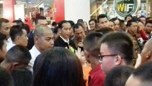 Kenakan Jaket Asian Games, Jokowi Tiba-tiba Nongol di Mall Ciputra Pekanbaru