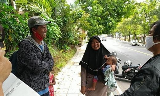 Sudah 6 Hari Berlangsung, Ini Kisah Sekeluarga Mudik Jalan Kaki dari Kebumen ke Bandung