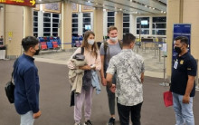 Kasus Foto Bugil, Dua Bule Rusia Dideportasi dari Bali