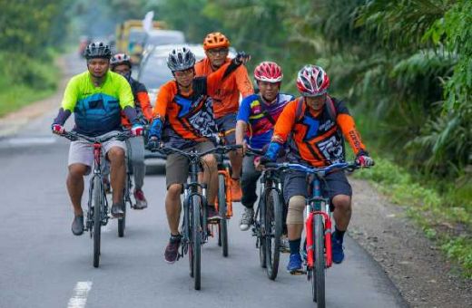 Sempat Terjatuh dan Luka-luka, Kakek 57 Tahun Gowes Sepeda Dua Hari Pekanbaru-Tembilahan demi Promosikan Pariwisata