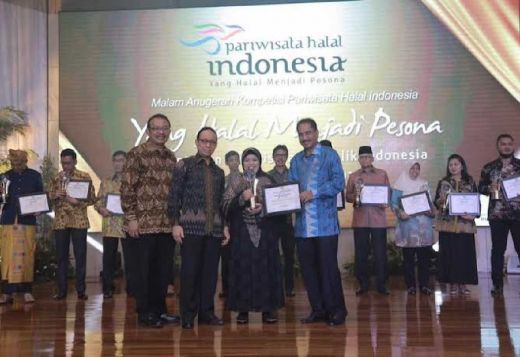 Menpar Arief Yahya Serahkan AnugerahPariwisata Halal 2016, Sumbar Wisata Halal Terbaik, Aceh Budaya Ramah Muslim Terbaik