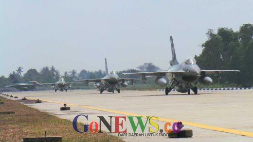 38 Bom Dimuntahkan, 9 Pesawat Tempur Lanud Roesmin Nurjadin Sukses Bombardir Musuh di Natuna