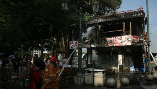 Demo Ricuh, Dua Sepeda Motor dan Kafe di Malioboro Yogyakarta Terbakar