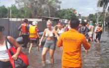153 Turis Terjebak Banjir di Vila Seminyak Bali Dievakuasi
