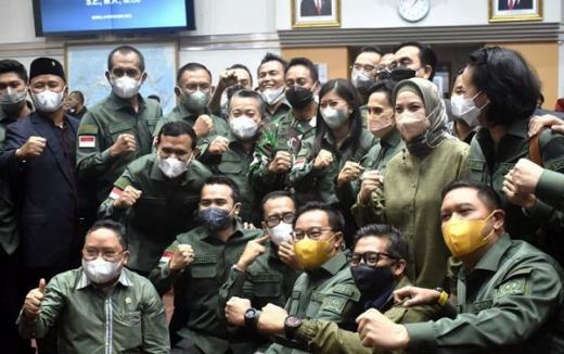 Komisi I DPR Disebut Norak Kenakan Outfit Ala Militer Saat Uji Kelayakan Jenderal Andika