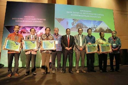 Menpar Berikan Penghargaan Anugerah Indeks Daya Saing 10 Destinasi Prioritas Kepariwisataan Indonesia
