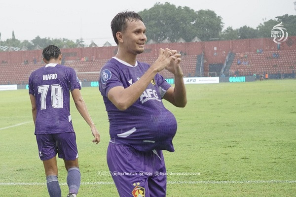 Gol Pertama Hamra Hehanussa buat Persik Kediri