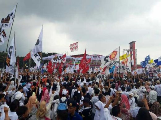 Wak Kaji Rhoma Irama Goyang Ribuan Pendukung Prabowo-Sandi di Palembang